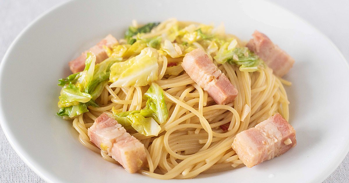 春を感じるおうちパスタ 春キャベツと厚切りベーコンのアンチョビペペロン おうちごはん