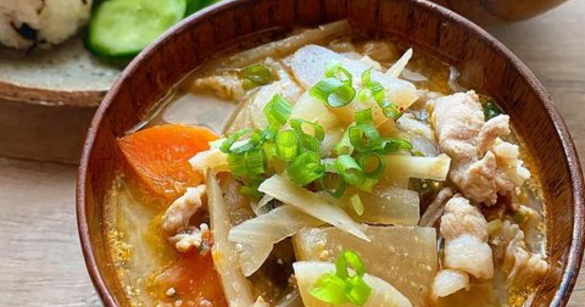 もはやおかずは不要!?お肉や野菜が具沢山の「おかず味噌汁」があれば 