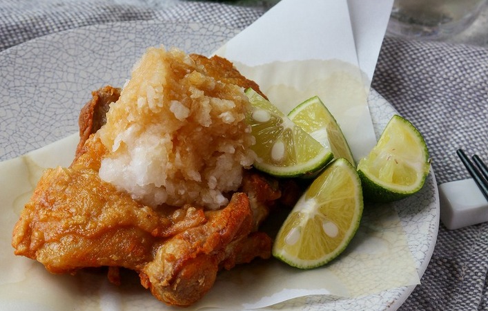 すだち愛が止まらない！秋の夜に日本酒と味わう「鶏の素揚げすだちおろし」