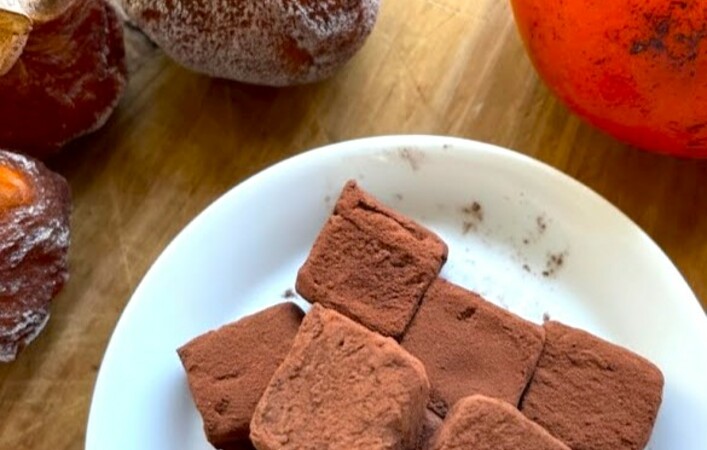 冬に楽しむ、甘い手仕事。「干し柿」の基本の作り方と広がるアレンジレシピ