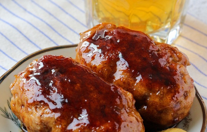 ビールもごはんも止まらない！クセになるおいしさ「ウスターからし豚つくね」