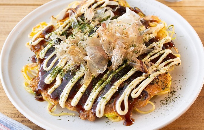 焼きそばが1袋だけ余ったらこれ！混ぜて焼くだけ「ネギ入りチーズオムそば」