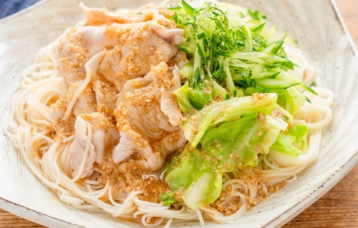 さっぱりなのに大満足！家族みんなが喜ぶ「豚しゃぶとキャベツのごまだれそうめん」