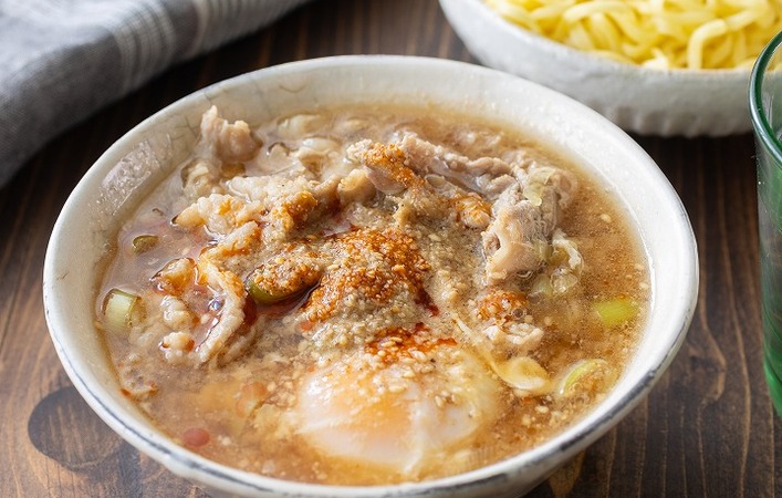 お店級のコク旨濃厚スープ！箸が止まらない「豚バラ味噌つけ麺」