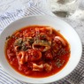 お酒がすすむ旬の味！旨みたっぷり「いかとにんにくのトマト煮」