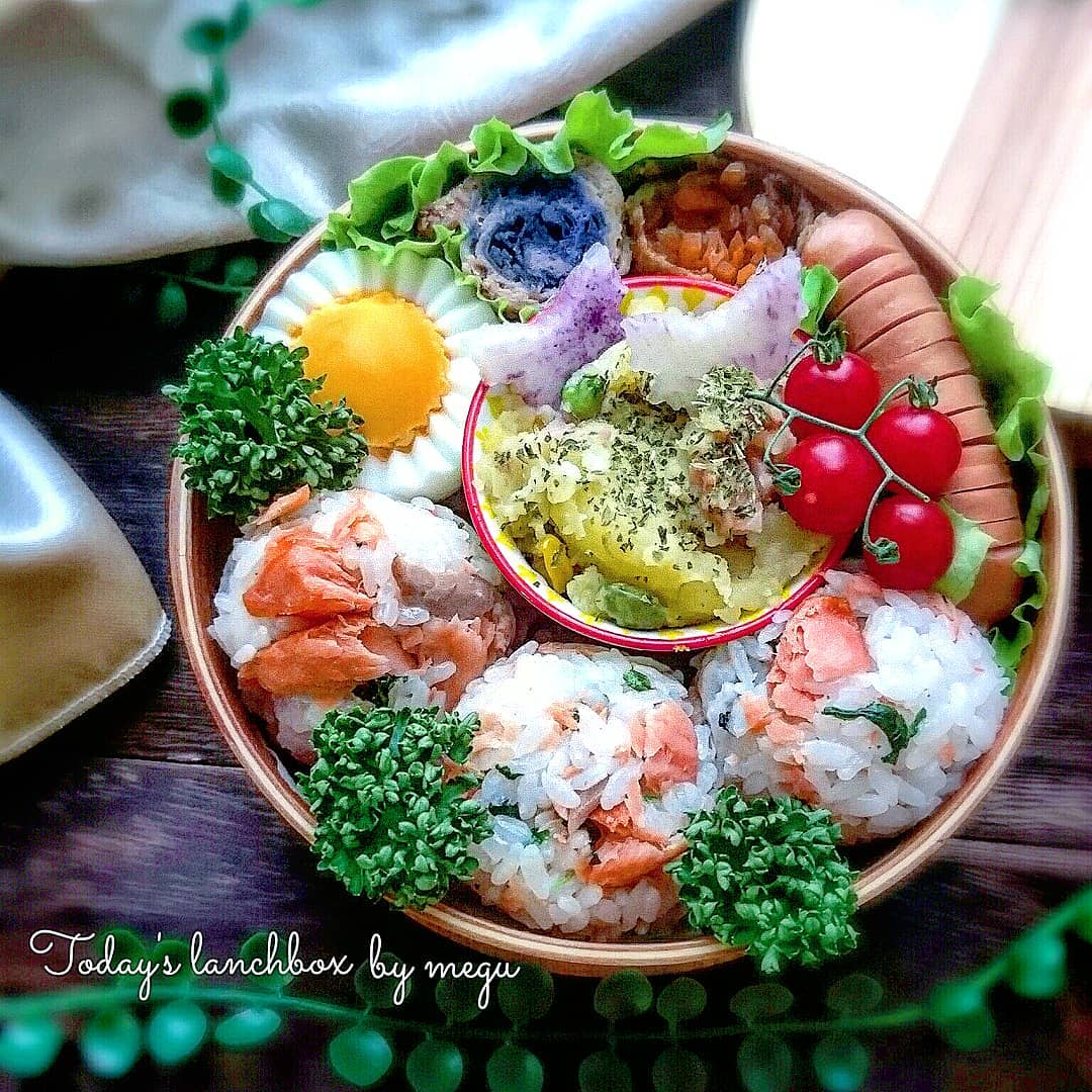 https://www.instagram.com/p/BgW-93plR5S/